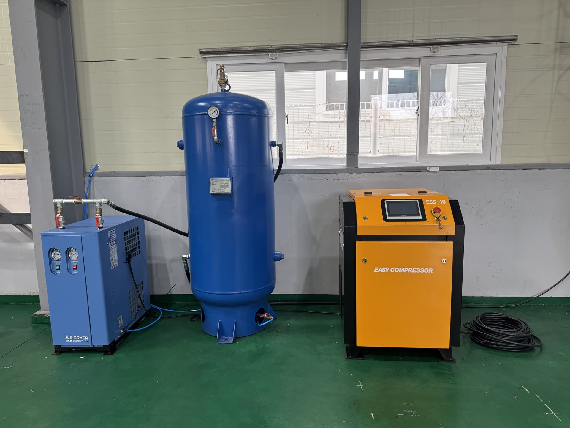 울산 자동차정비소 현장의 10HP 콤프레셔