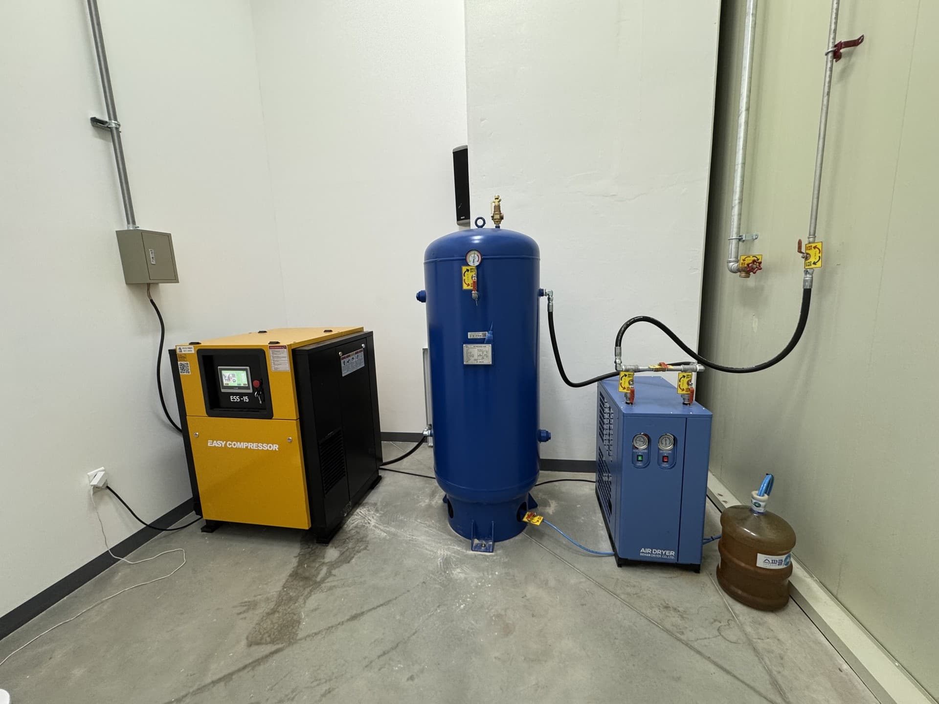 테슬라 동탄센터의 15HP 콤프레셔와 주변 설비